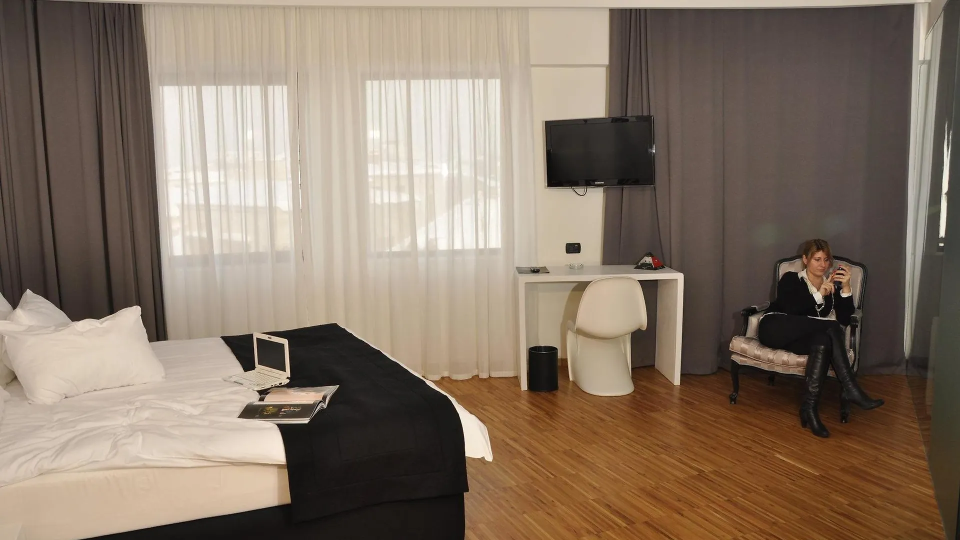 Sarroglia Hotel Bucharest 4*,