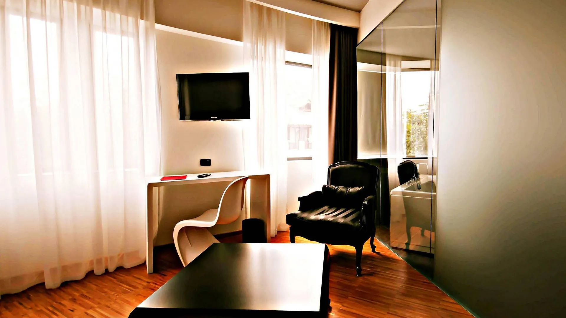 Sarroglia Hotel Bucharest 4*,