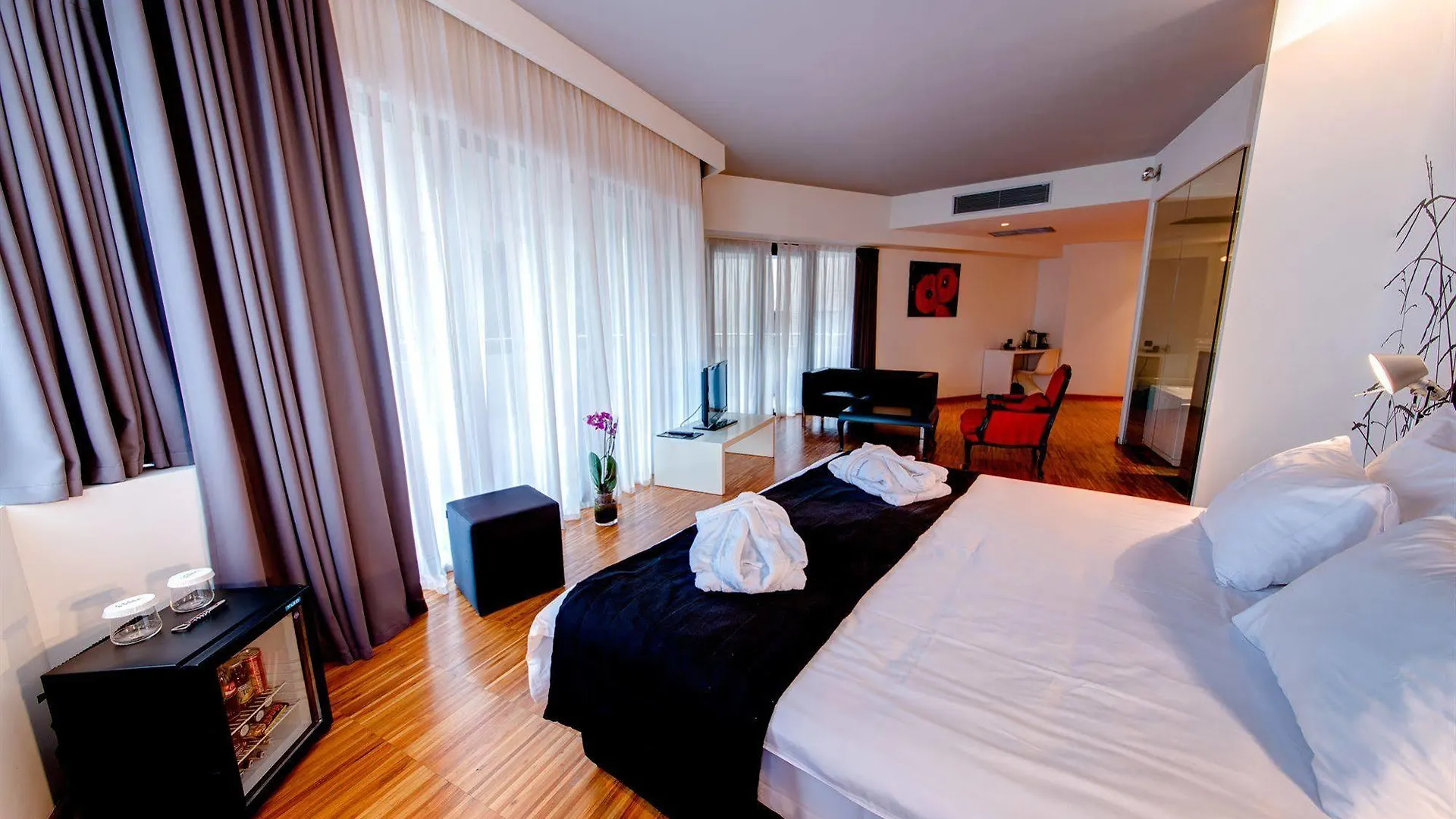 Sarroglia Hotel contacts